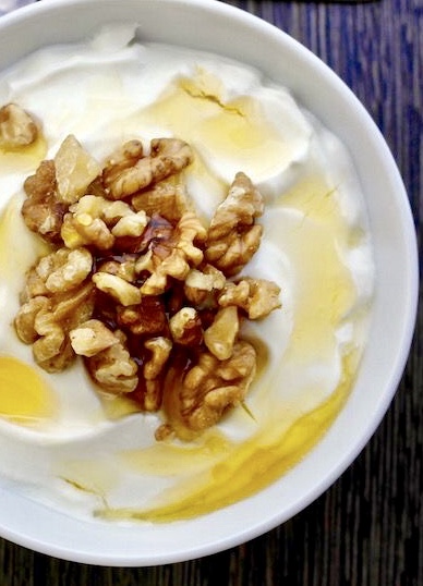 white yoghurt banana walnuts